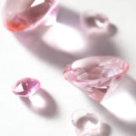 ピンクのハートビーズとダイヤモンド
