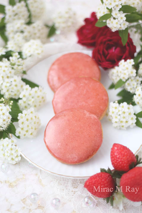 【レシピ】自然な苺のお菓子らしい柔らかな淡紅色サブレフレーズ（いちごのアイシングクッキー）