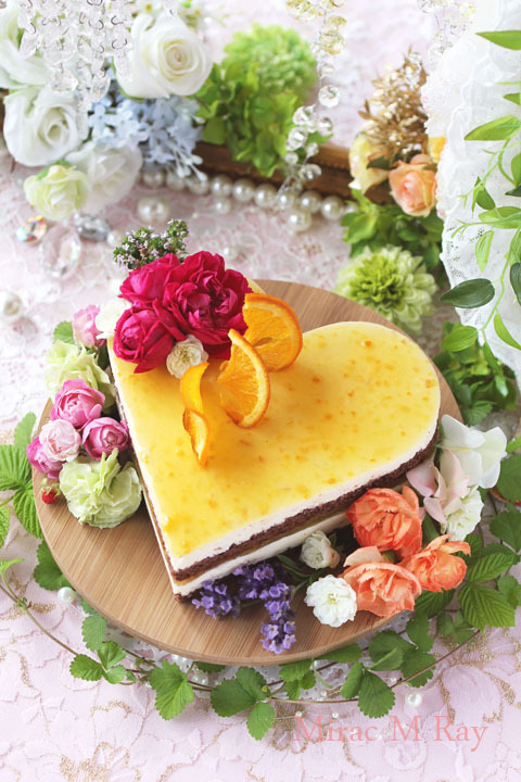 爽やかな初夏ハート形チョコレート×オレンジカスタードババロアのアントルメケーキ