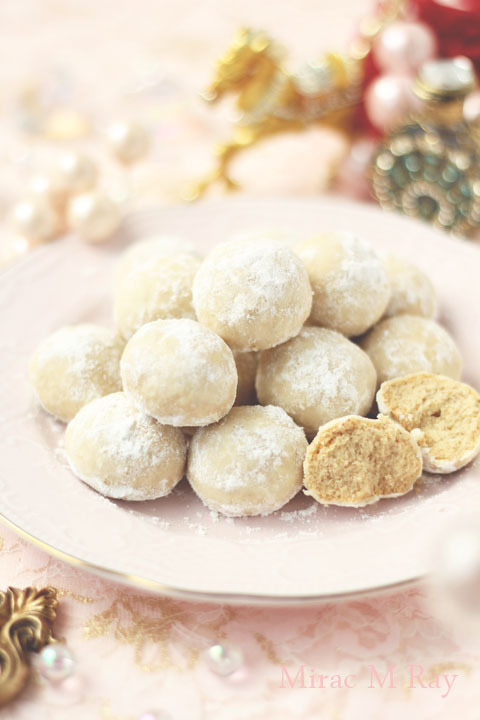 【レシピ】力強く香ばしいアーモンドスノーボールクッキー