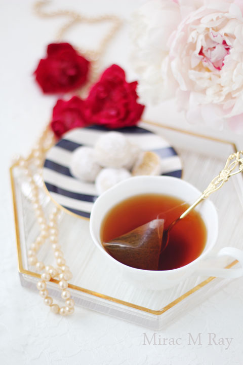薔薇、芍薬、紅茶とアーモンドボール