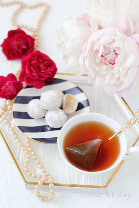 薔薇、芍薬、紅茶とアーモンドボール